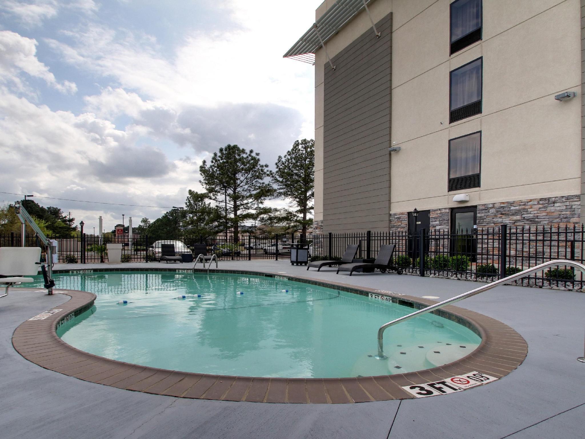 Holiday Inn Express & Suites Jackson Downtown - Coliseum By Ihg Exterior foto